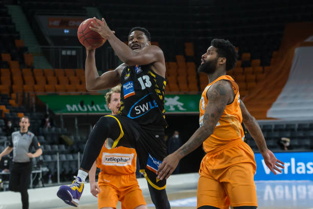 一人牵扯对 一人牵扯对