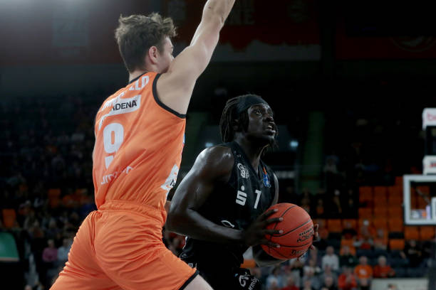 我们重新审 我们重新审