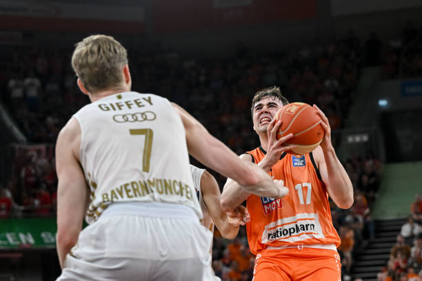 被西班牙法 被西班牙法