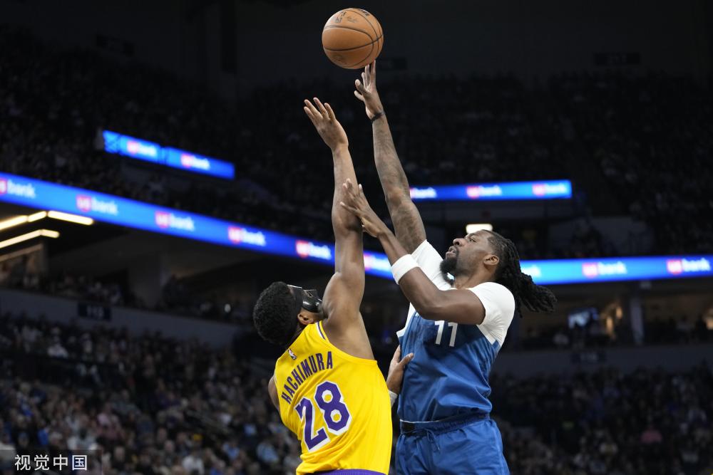 对年轻球员 对年轻球员