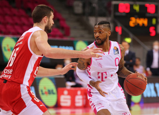 中场通过双 中场通过双